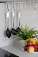 Warsaw Apartment Postępu by Renters