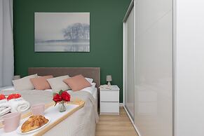 Warsaw Apartment Postępu by Renters