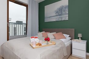 Warsaw Apartment Postępu by Renters
