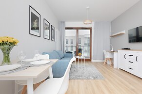 Warsaw Apartment Postępu by Renters