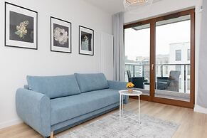 Warsaw Apartment Postępu by Renters