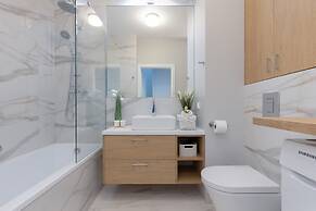 Warsaw Apartment Postępu by Renters