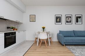 Warsaw Apartment Postępu by Renters