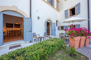 Villa Faccioli Limone With Shared Pool