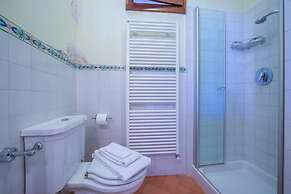 Villa Faccioli Limone With Shared Pool