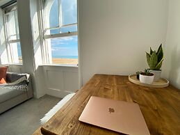 Spacious 2BD Flat With Stunning Views Folkestone