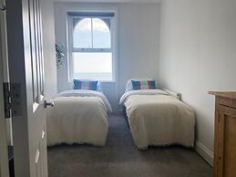 Spacious 2BD Flat With Stunning Views Folkestone