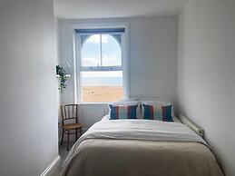 Spacious 2BD Flat With Stunning Views Folkestone