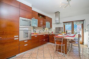 Paulie Apartment in Riva del Garda