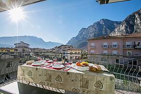Paulie Apartment in Riva del Garda