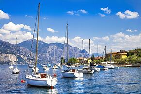 Paulie Apartment in Riva del Garda