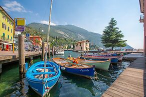 Paulie Apartment in Riva del Garda