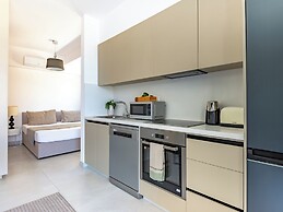 Sanders Only - Enchanting Studio With Balcony