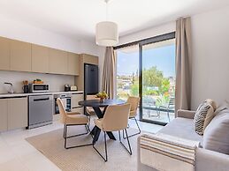 Sanders Only - Enchanting Studio With Balcony