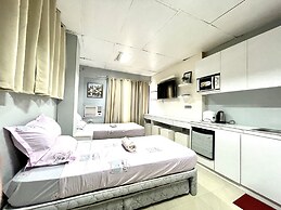 Super OYO 910 Sabaidee Suites