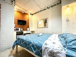 Super OYO 910 Sabaidee Suites