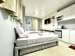 Super OYO 910 Sabaidee Suites