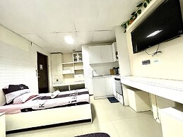 Super OYO 910 Sabaidee Suites