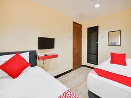 OYO 912 Fb Suites