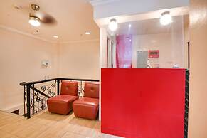 OYO 912 Fb Suites