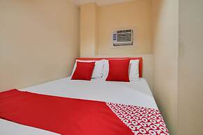 OYO 912 Fb Suites