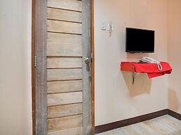 OYO 912 Fb Suites