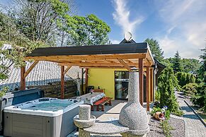 Ladybug House With Whirlpool