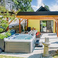 Ladybug House With Whirlpool