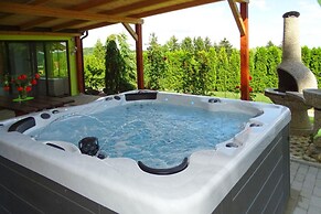 Ladybug House With Whirlpool