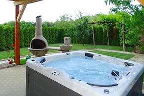 Ladybug House With Whirlpool