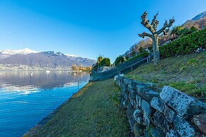 Garden On The Lake in Gambarogno Vira