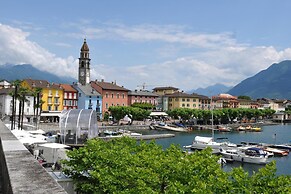 Garden On The Lake in Gambarogno Vira