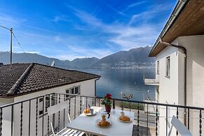 Garden On The Lake in Gambarogno Vira