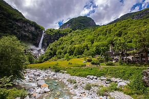 Garden On The Lake in Gambarogno Vira