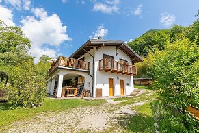 Casa Tra Borgo e Lago