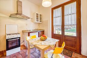 Pomegranate apt With Shared Pool