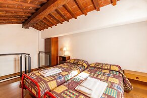 Laurel apt With Shared Pool