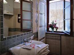 Laurel apt With Shared Pool