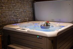 Chalet Natura With Sauna and Whirlpool CXL
