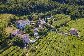 Villa Faccioli Deodara With Shared Pool