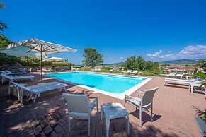 Villa Faccioli Deodara With Shared Pool