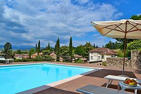 Villa Faccioli Deodara With Shared Pool