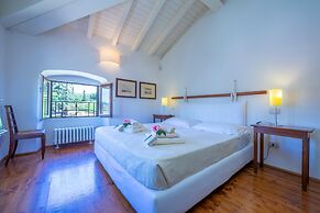 Villa Faccioli Deodara With Shared Pool