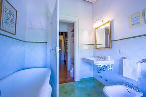 Villa Faccioli Deodara With Shared Pool
