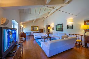 Villa Faccioli Deodara With Shared Pool