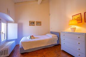 Villa Faccioli Deodara With Shared Pool