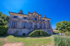 Villa Faccioli Deodara With Shared Pool