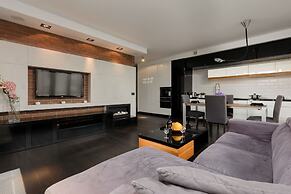 Warsaw Riverside Apartment by Renters