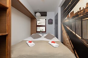 Warsaw Riverside Apartment by Renters