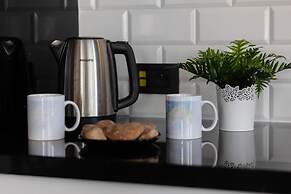 Warsaw Riverside Apartment by Renters